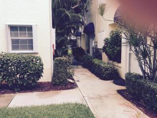 364 Waterside Dr, Lake Worth, FL 33462-6173