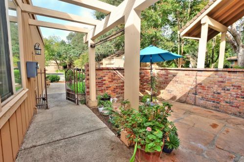 6908 San Angelo Ct, Citrus Heights, CA 95621-4323