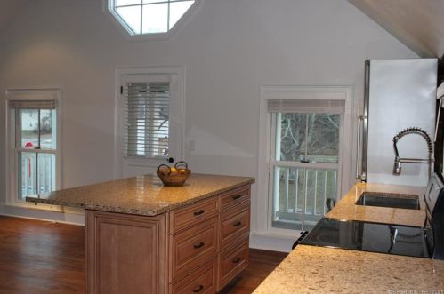 1 Ferry Rd, Lyme, CT 06371-2325