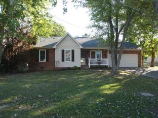584 Cory Dr, Clarksville, TN 37040-5981
