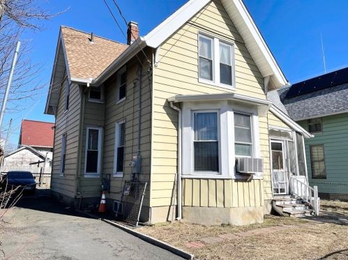 122 Bassick Ave, Bridgeport, CT 06605-1943