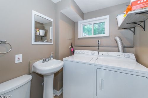 36 Riverside Dr, Parsippany NJ  07834-2133 exterior