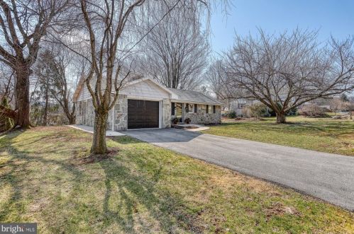 48 Valley Rd, Hummelstown PA  17036-9723 exterior