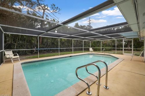 4688 Pembrooke Ln, Bonita Springs FL  34134-7107 exterior