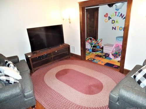 71 Merchant St, Bridgeport CT  06604-2214 exterior