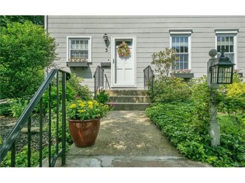 3 Oak St, Orangeburg, NY 10962-2123