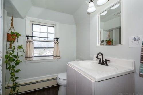 48 Housatonic St, Worcester MA  01606-1617 exterior