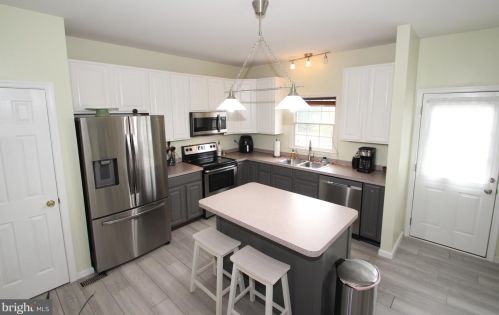 35 Marble House Dr, Bear DE  19701-4023 exterior