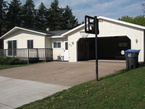 312 Valley View Dr, Wautoma, WI 54982-9588