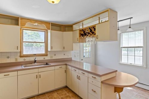52 Canfield Ave, Warwick RI  02889-8802 exterior