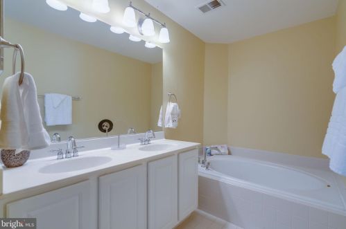 533 Legrace Ter, Leesburg VA  20176-1835 exterior