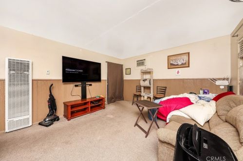 1051 Avenue, Lancaster CA exterior