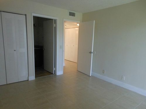 919 Meadows Cir, Boynton Beach FL  33436-8929 exterior