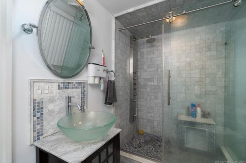 87 Briar Cliff Ave, Waterbury CT  06708-2901 exterior