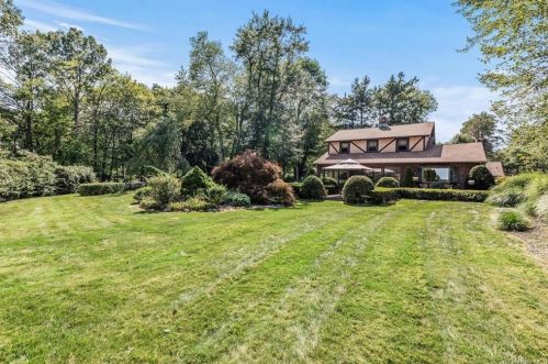 16 Lake Blvd, Mahopac, NY 10541-3133