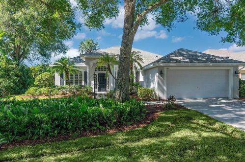 609 44th Ave, Vero Beach, FL 32968-4157