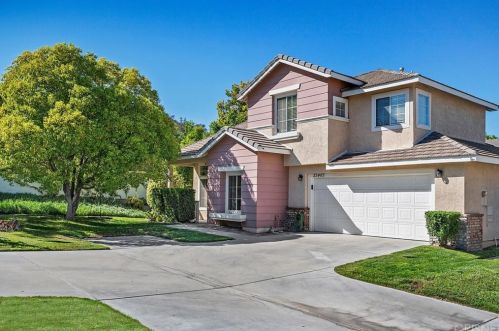 25465 Chisom Ln, Santa Clarita, CA 91381-1640