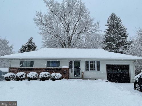 418 Chesterfield Dr, Downingtown, PA 19335-2302