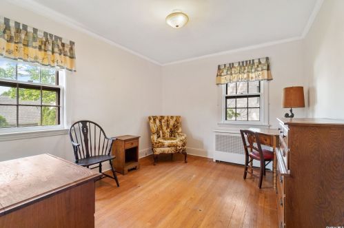 37 Mayfair Ave, Floral Park NY  11001-2546 exterior