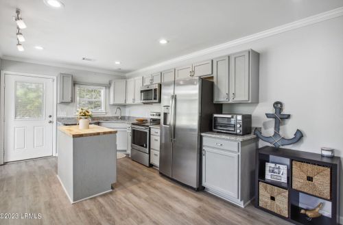 1509 Pony Ave, Beaufort SC  29906-5703 exterior