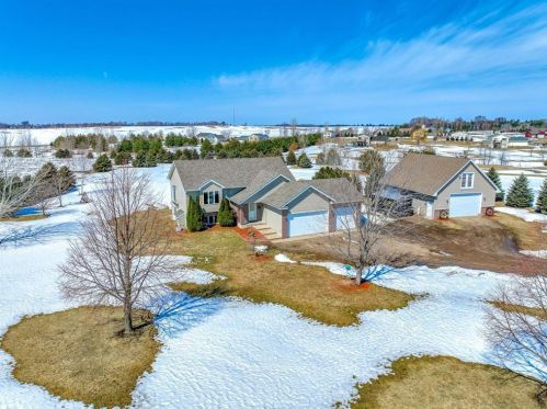 1452 142nd St, New Johannesburg WI  54017-6645 exterior