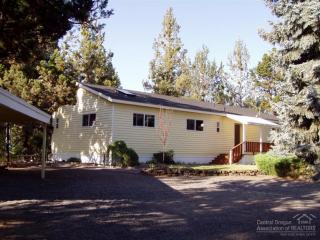 21535 Fletcher Ln, Bend, OR 97701-9552