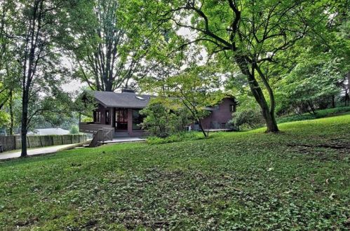 1921 Allison Dr, Glenshaw, PA 15116-1709
