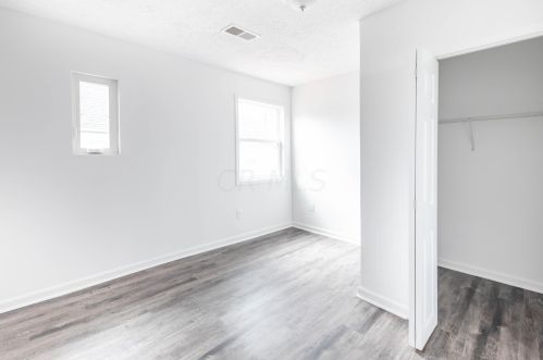 141 Mclene Ave, London OH  43140-1165 exterior