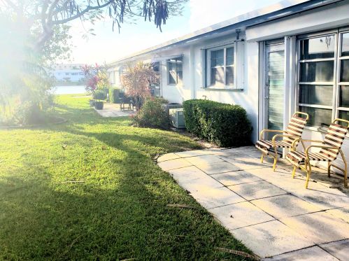 201 Leisure Lake Cir, Boynton Beach FL  33426-4269 exterior