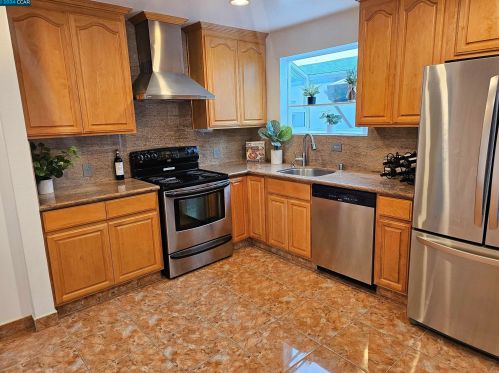 295 Alta Vista Way, Daly City CA  94014-1405 exterior