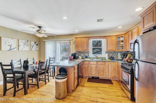 74 Venice Dr, Bricktown NJ  08723-6977 exterior