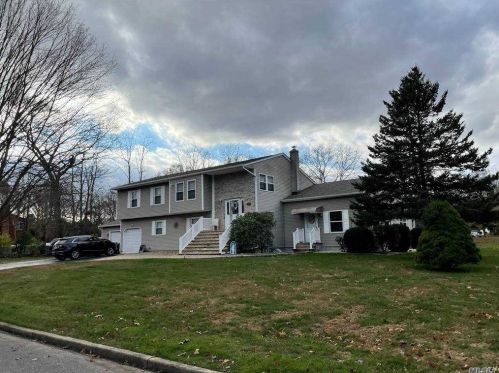 6 Jamie St, Panamoka NY  11961-3120 exterior