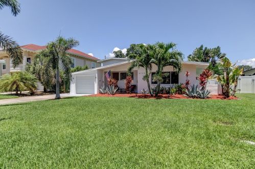 4135 Huntington St, Saint Petersburg, FL 33703-5452