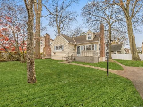 40 Glen Ave, Rye Brook NY  10573-2636 exterior