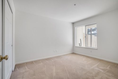 1063 Schwerin St, Daly City CA  94014-1622 exterior