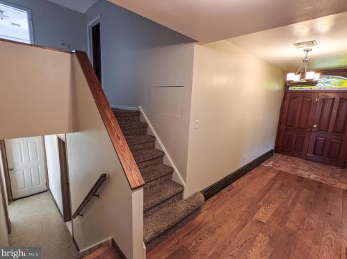 619 Davis Rd, Cheltenham PA  19012-1636 exterior