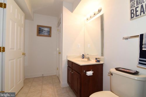 213 Alpine Dr, Leesburg VA 20175-6132 exterior