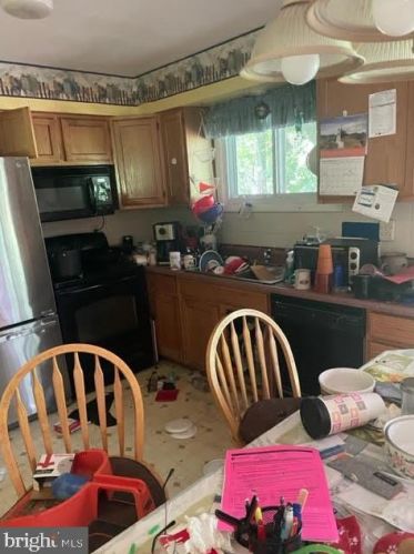 1432 Crestmont Dr, Downingtown, PA 19335-3705