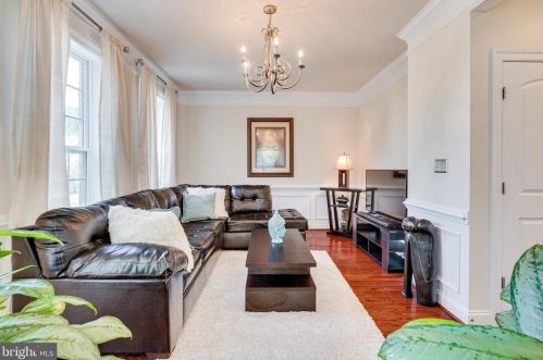 6857 Hartzell Hill Ln, Haymarket VA  20169-4944 exterior