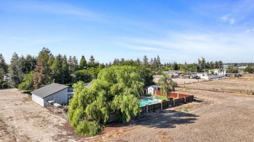 1812 Golf Rd, Turlock CA  95380-9746 exterior