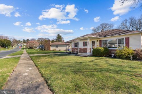 10 Hunter Ln, Camp Hill, PA 17011-2404