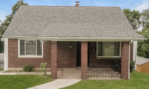 1833 Loretta Dr, Pittsburgh, PA 15235-2329