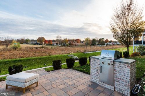 518 Delp Rd, Lancaster PA  17601-2956 exterior