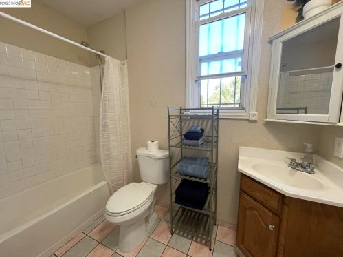 840 58th St, Oakland CA  94608-1404 exterior