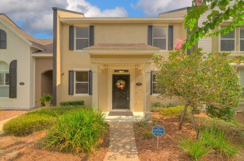 1004 Carlyle Ln, Deland, FL 32724-7744