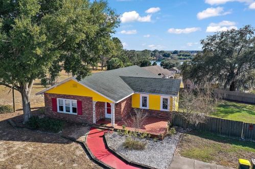 498 Collins St, Umatilla, FL 32784-8317