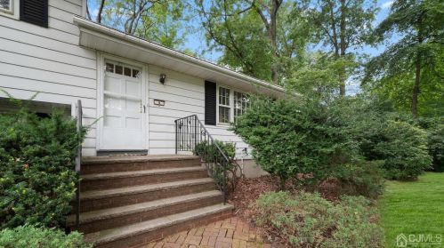 4 Plymouth Ln, East Brunswick, NJ 08816-3321