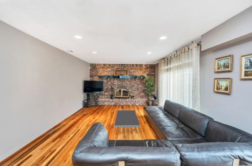 624 Caledonia Rd, Huntington Station NY 11746-5116 exterior