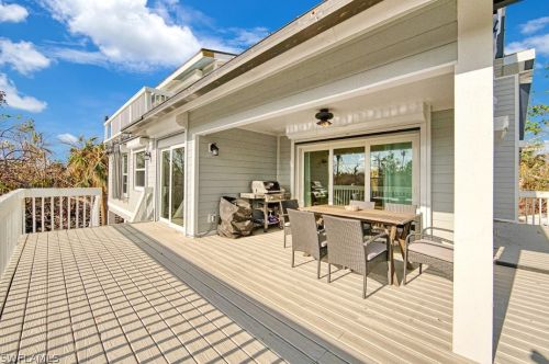 215 Robinwood Cir, Sanibel FL  33957-5722 exterior