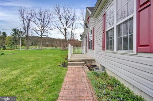 60 Cold Springs Rd, Carlisle PA 17015-9113 exterior